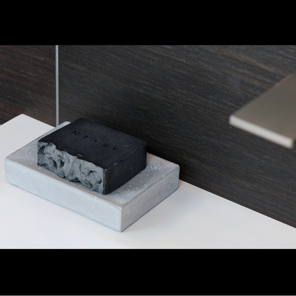 Sevīn London • Marble Black - Natural, Face & Body Bar Soap - Picture 4 of 5